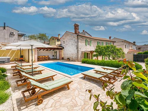 Holiday home - 9 persons -  - Peruski - Duga Uvala-Peruski - 52208 - Krnica