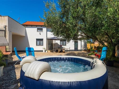 Holiday home - 6 persons -  - 52206 - Pula