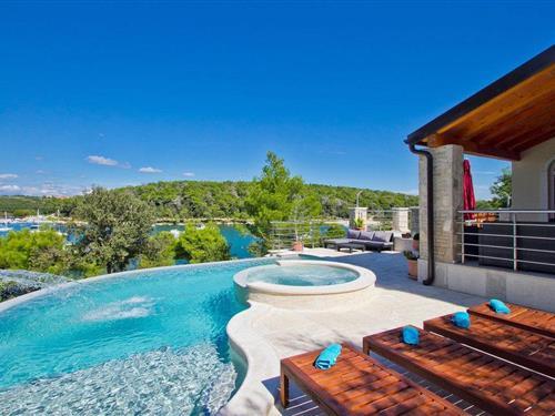 Holiday home - 9 persons -  - Kastanjez - Banjole - 52100 - Pula