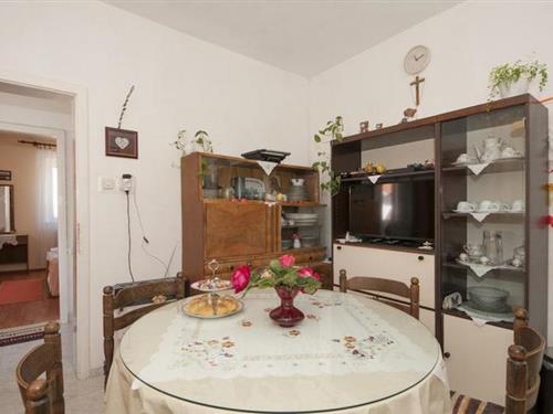 Holiday Home/Apartment - 6 persons -  - 21410 - Splitska