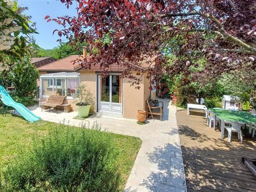 Holiday home - 10 persons -  - Impasse des Capucines - 69340 - Francheville