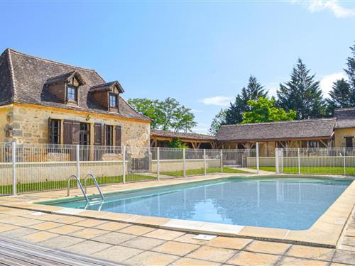 Holiday home - 8 persons -  - Colombat Haut - 24400 - Eglise Neuve D'issac