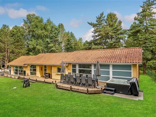 Holiday Home/Apartment - 12 persons -  - Skovlystvej - Marielyst - 4873 - Væggerløse