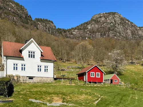 Holiday home - 9 persons -  - Tyssebotnvegen - Erfjord/Suldal - 4233 - Erfjord