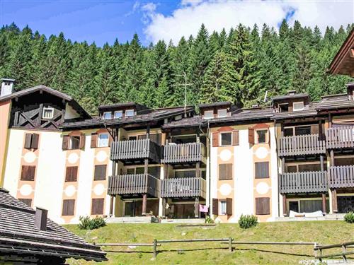 Holiday Home/Apartment - 5 persons -  - Madonna Di Campiglio - 38084