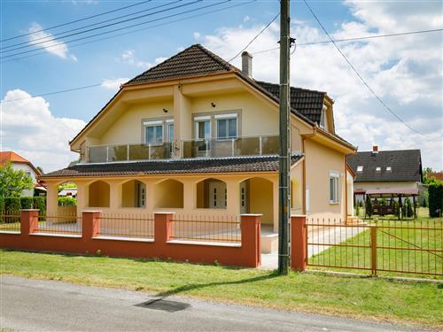 Holiday Home/Apartment - 5 persons -  - Balatonmariafurdo - 8647