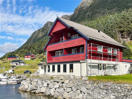 Sommerhus - 4 personer -  - Seljevegen - Rundereim - 6740 - Selje