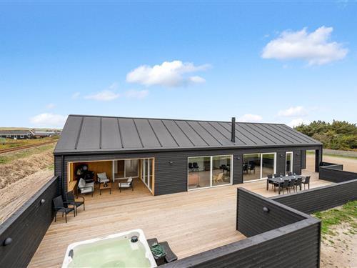 Sommerhus - 12 personer -  - Strandvejen 140 D - Vejlby Klit - 7673 - Harboøre