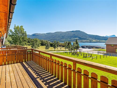  - 5 personer -  - Høvikvegen - 6460 - Eidsvåg