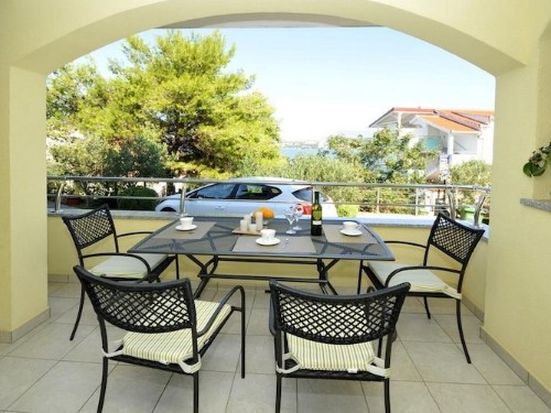 Ferieleilighet - 5 personer -  - 21223 - Okrug Gornji