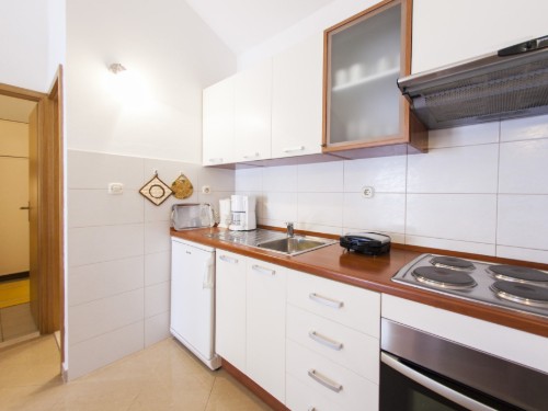Holiday apartment - 3 persons -  - 21420 - Bol