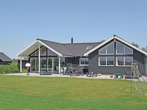 Sommerhus - 18 personer -  - Blommestien - Marielyst - 4872 - Idestrup