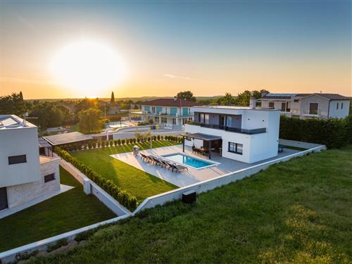 Holiday home - 10 persons -  - Škicini - 52342 - Škicini