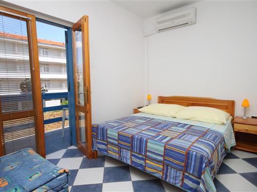 Holiday Home/Apartment - 2 persons -  - Sucuraj - 21469 - Sucuraj