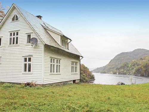 Holiday apartment - 5 persons -  - Teigavegen - Bergsvåg/Lukksund - 5690 - Lundegrend