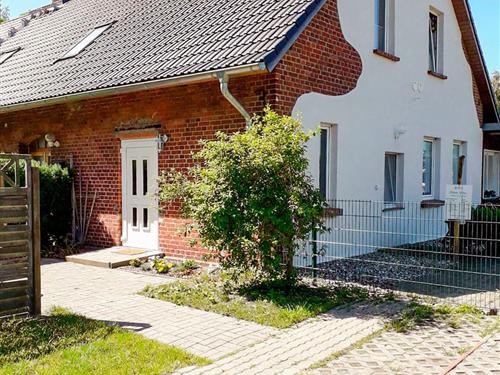 Holiday Home/Apartment - 4 persons -  - Dorfstr. - 18374 - Zingst