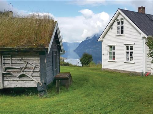 Feriehus - 4 personer -  - Vikadalsvegen - 6885 - Årdalstangen