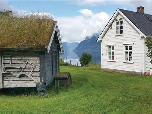 Feriehus - 4 personer -  - Vikadalsvegen - 6885 - Årdalstangen