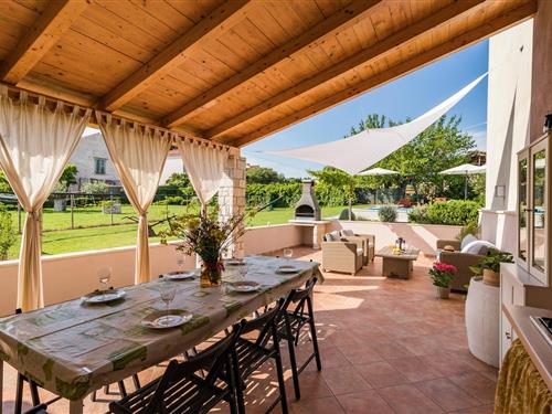 Holiday home - 7 persons -  - 52100 - Pula