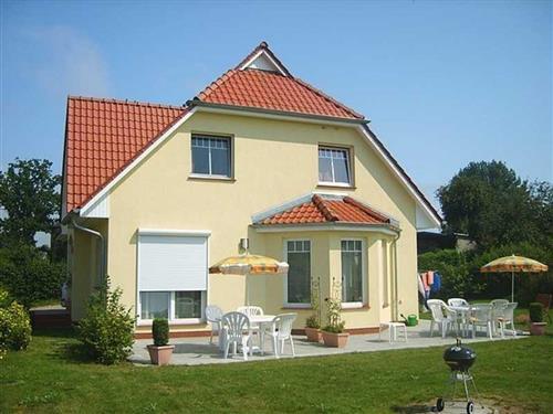 Ferienhaus - 5 Personen -  - Dorfstraße - 18581 - Lonvitz