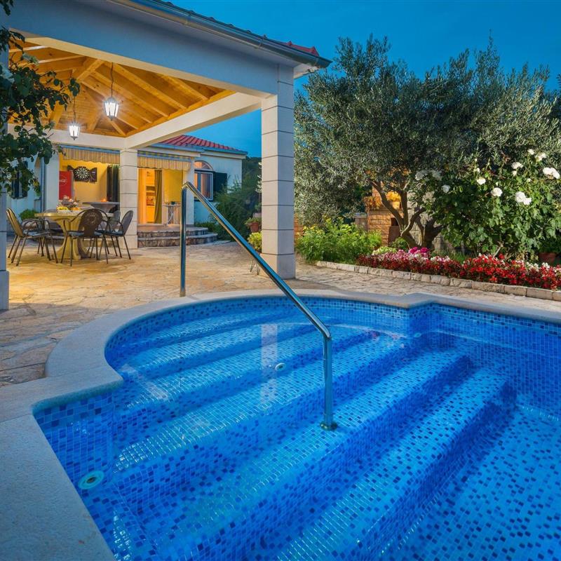 Sommerhus - 7 personer -  - Katuni - sestanova