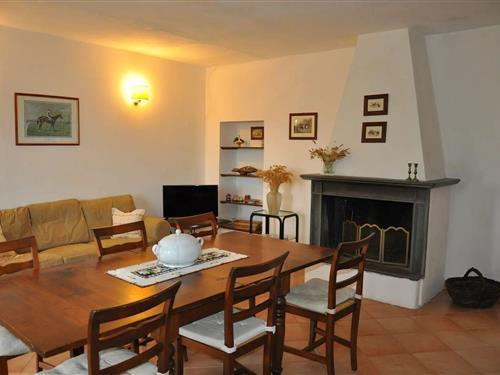 Holiday Home/Apartment - 6 persons -  - Strada Vicinale Trevinano-Mulino Elvella - 01021 - Acquapendente