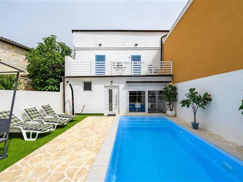 Holiday apartment - 8 persons -  - 52440 - Porec