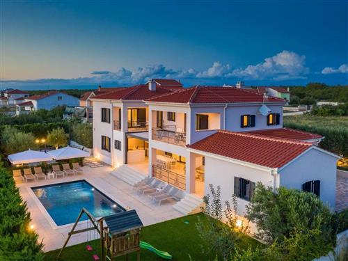 Feriehus - 9 personer -  - Debeljak - 23206