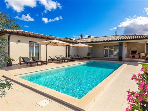 Holiday home - 8 persons -  - Smoljanci - 52215 - Vodnjan