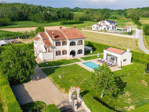 Holiday home - 8 persons -  - Skropeti - Motovun-Skropeti - 52423 - Karojba