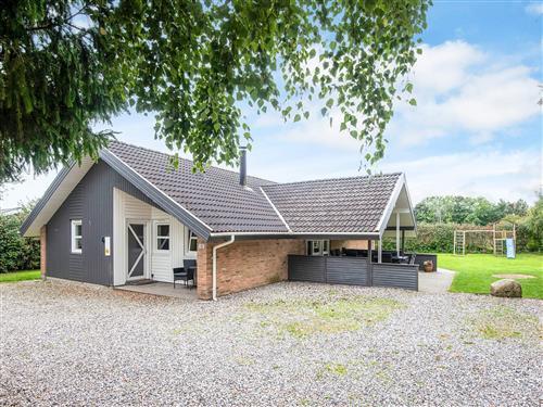 Sommerhus - 10 personer -  - Pøt Strandby - Pøt Strandby - 7130 - Juelsminde