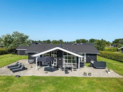 Sommerhus - 10 personer -  - Haslevgårde Eng - Øster Hurup - 9560 - Hadsund