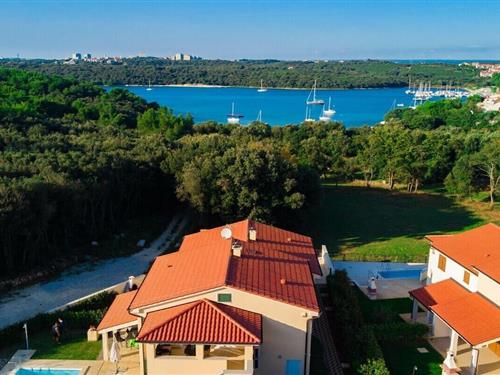 Holiday home - 10 persons -  - 52100 - Banjole