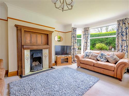 Holiday home - 7 persons -  - Colwyn Bay - LL28 4PU