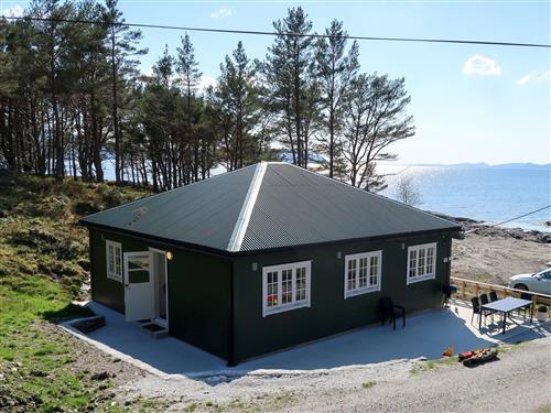 Holiday Home/Apartment - 6 persons -  - Leirvik - 6953