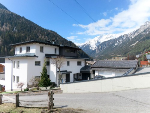 Holiday apartment - 3 persons -  - 6572 - Flirsch
