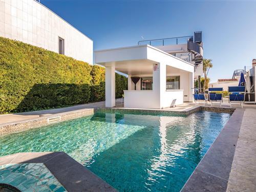 Holiday home - 6 persons -  - Carrer de Besalu, - 17470 - Sant Pere Pescador