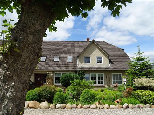 Bondegård - 4 personer -  - B 200 Nr. - 24992 - Janneby