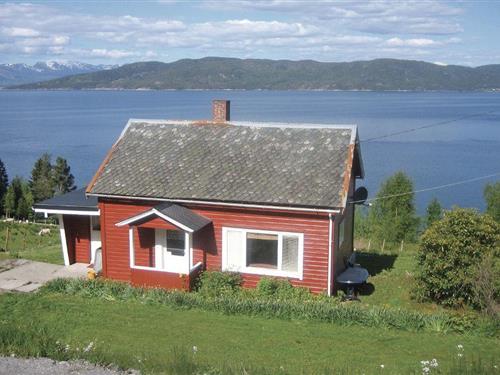 Holiday home - 6 persons -  - Vestnesvegen - Vågstranda/Pålgjerde - 6387 - Vågstranda
