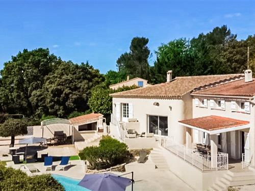 Holiday home - 11 persons -  - Impasse des CADES - Sainte-Anastasie-Sur-Issole - 83136 - Ste-Anastasie-S/Issole