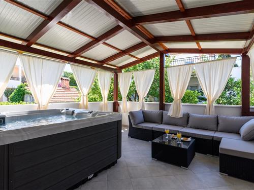 Holiday apartment - 6 persons -  - Arbanija - 21220 - Arbanija