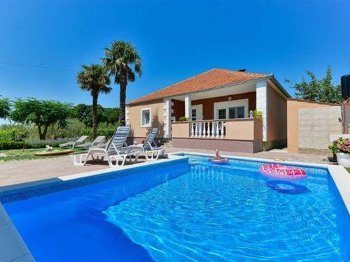 Holiday home - 7 persons -  - 23420 - Benkovac