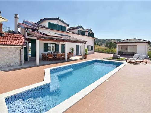 Feriehus - 11 personer -  - 21222 - Okrug Gornji