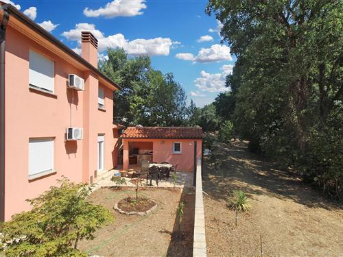 Holiday Home/Apartment - 6 persons -  - Pineta, 3. ogranak br. 33 (44.911804, - 52212 - Valbandon