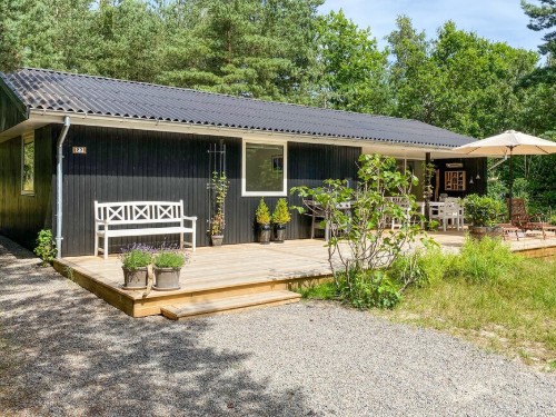 Sommerhus - 5 personer -  - Fyrreklyngen - Østre Sømark - 3720 - Åkirkeby