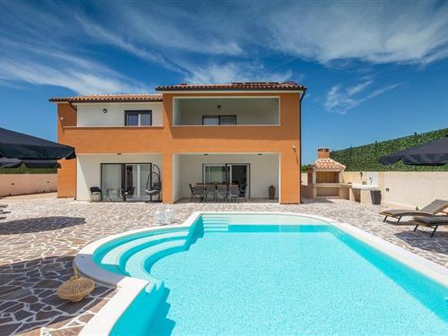 Holiday home - 10 persons -  - Fazanska cesta - 52100 - Pula