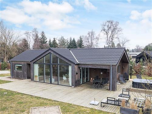 Fritidshus - 8 personer -  - Pimpernelvej - Marielyst - 4873 - Væggerløse