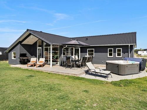 Sommerhus - 12 personer -  - Strandvænget - Saksild - 8300 - Odder