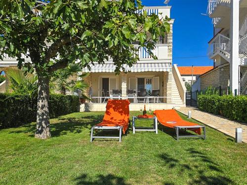 Holiday apartment - 6 persons -  - Zadarska Ulica - 23210 - Biograd