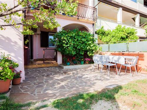 Holiday Home/Apartment - 6 persons -  - 52470 - Umag